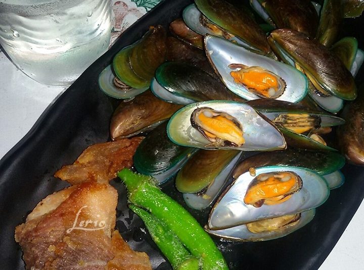 Salt water mussel, Okra, Pork Meat, Water