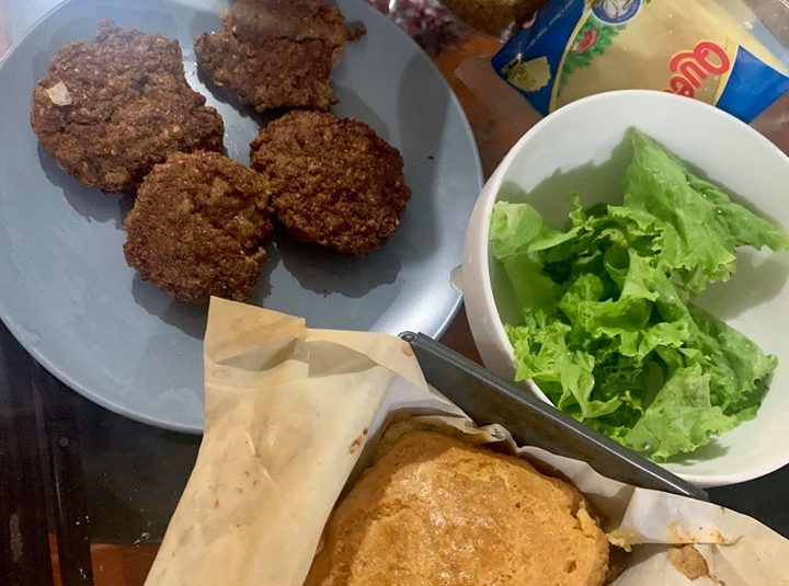 Low Carb Burger Patties and Bread