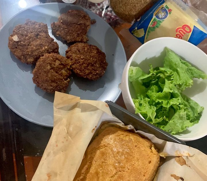 Low Carb Burger Patties and Bread