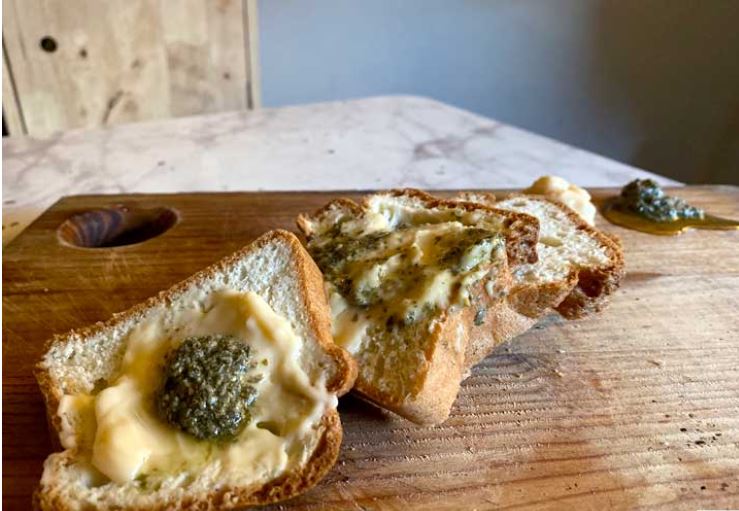 Cheesy Pesto Low Carb Bread